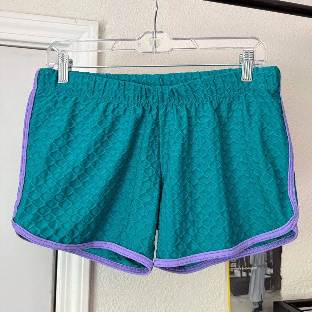 SLICK IT UP New York teal green‎ blue mermaid scales knit hot rounded hem shorts